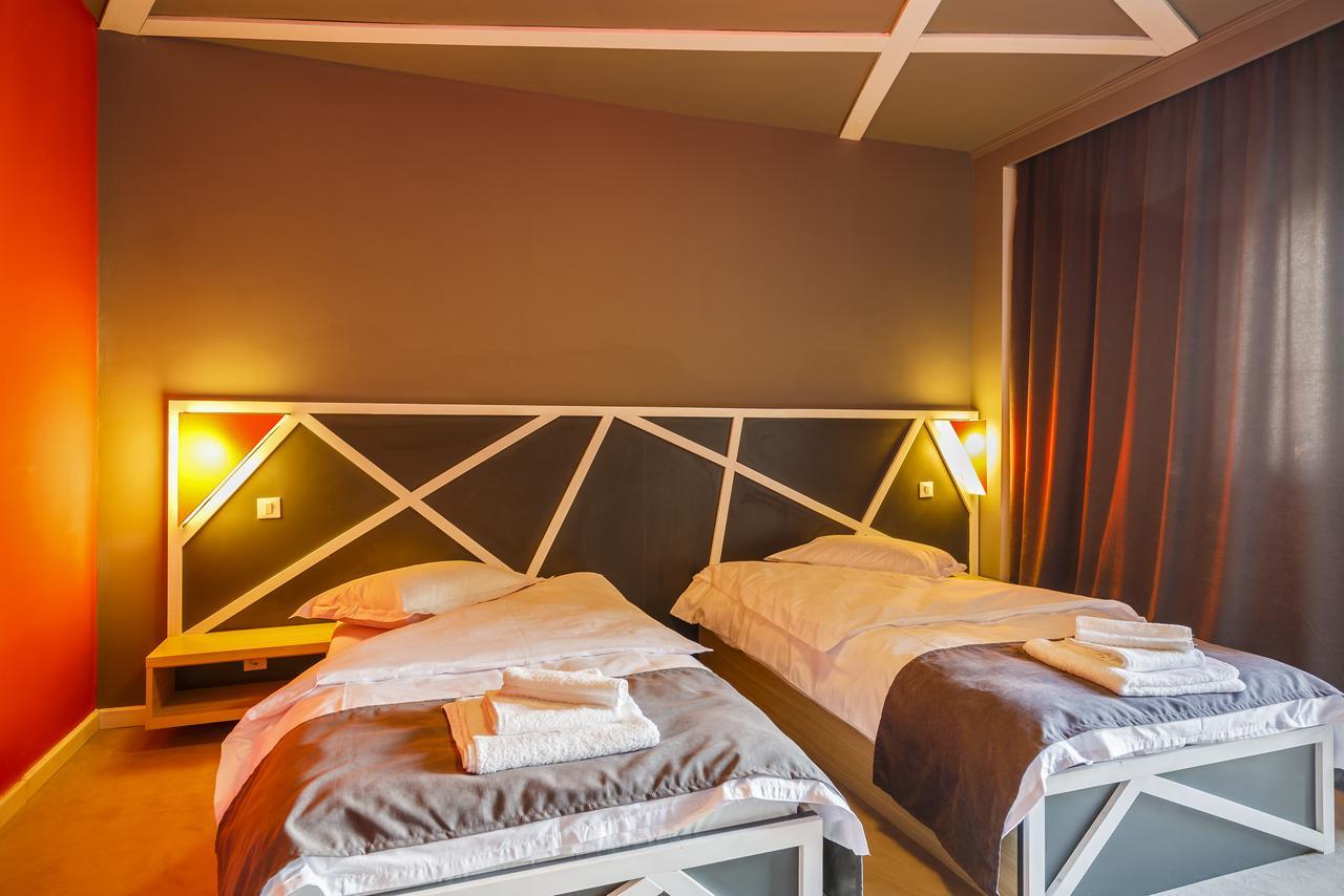 Net Hotel ピテシュティ エクステリア 写真