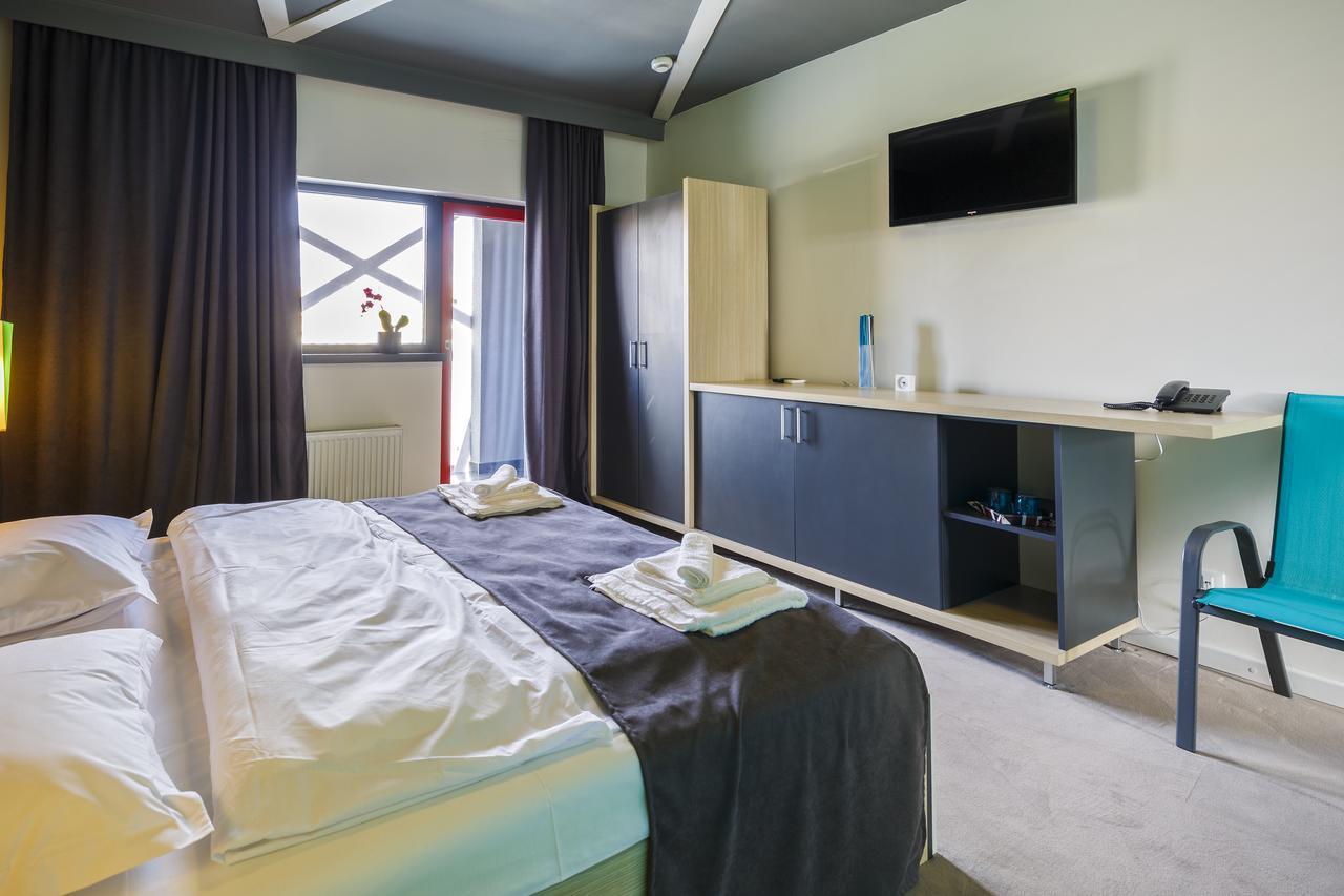 Net Hotel ピテシュティ エクステリア 写真