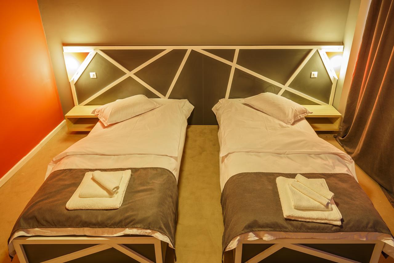 Net Hotel ピテシュティ エクステリア 写真