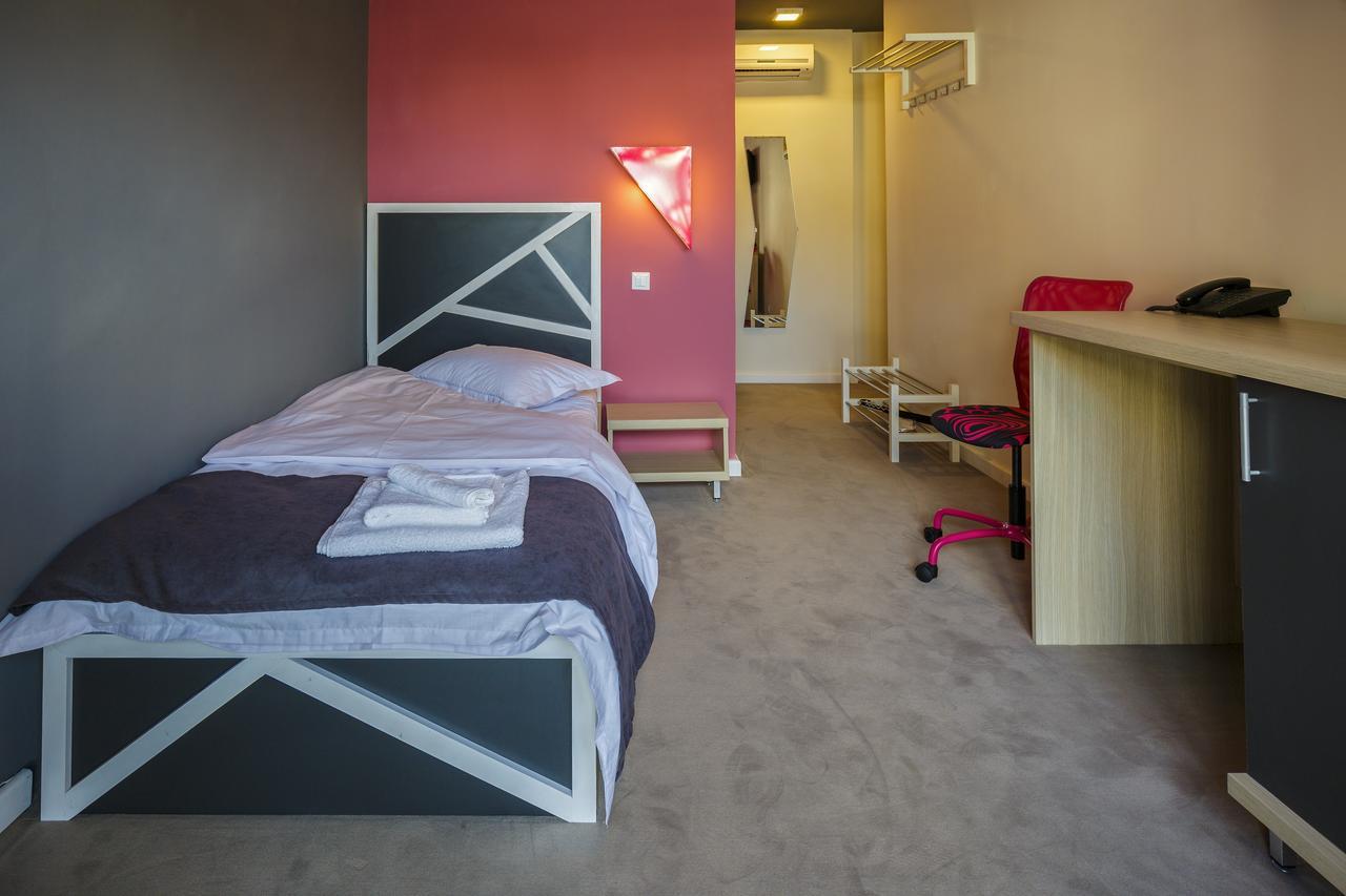 Net Hotel ピテシュティ エクステリア 写真