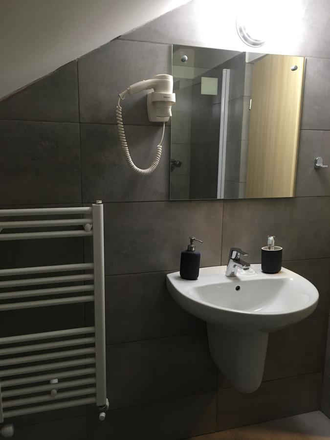 Net Hotel ピテシュティ エクステリア 写真