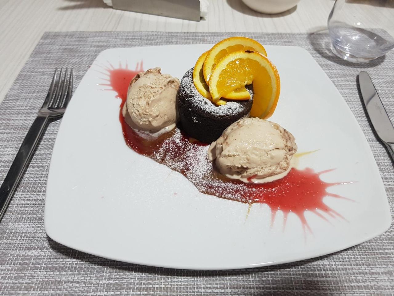 Net Hotel ピテシュティ エクステリア 写真
